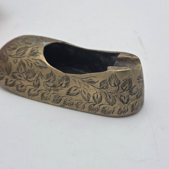 Vintage 1970s Brass Slipper Shoe Ashtrays Etched Brass Made in India MCM - Picture 11 of 16